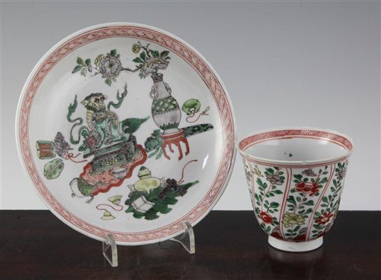 A Chinese famille verte saucer dish and a cup, Kangxi period, 7.3cm